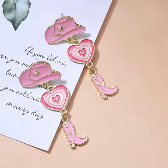 NWT 🤠💖 The Pink Cowgirl Signature earrings - Picture 3 of 17